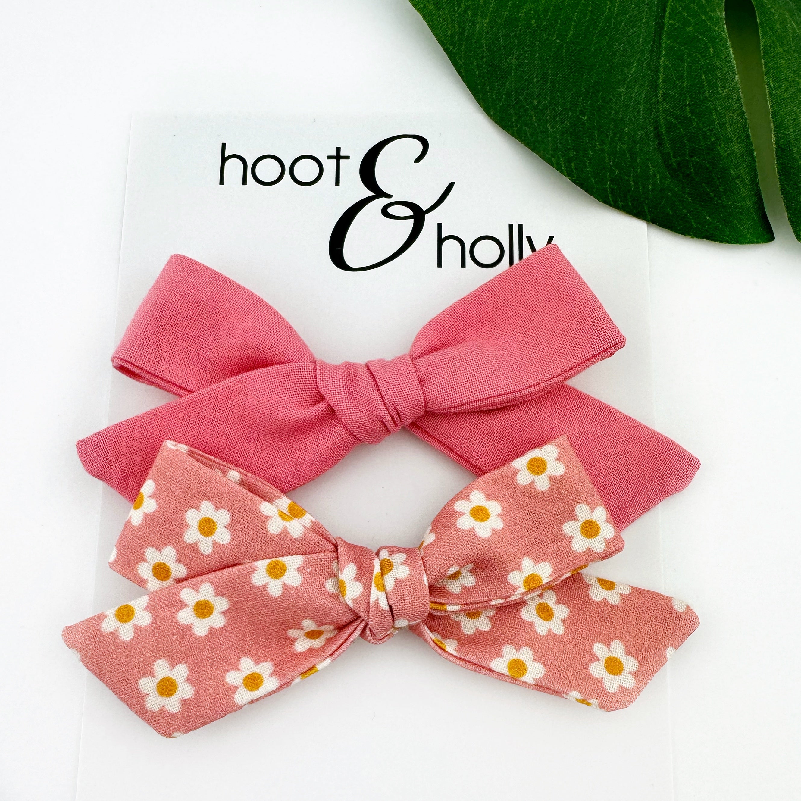 Sydney Bow - Daisies on Pink