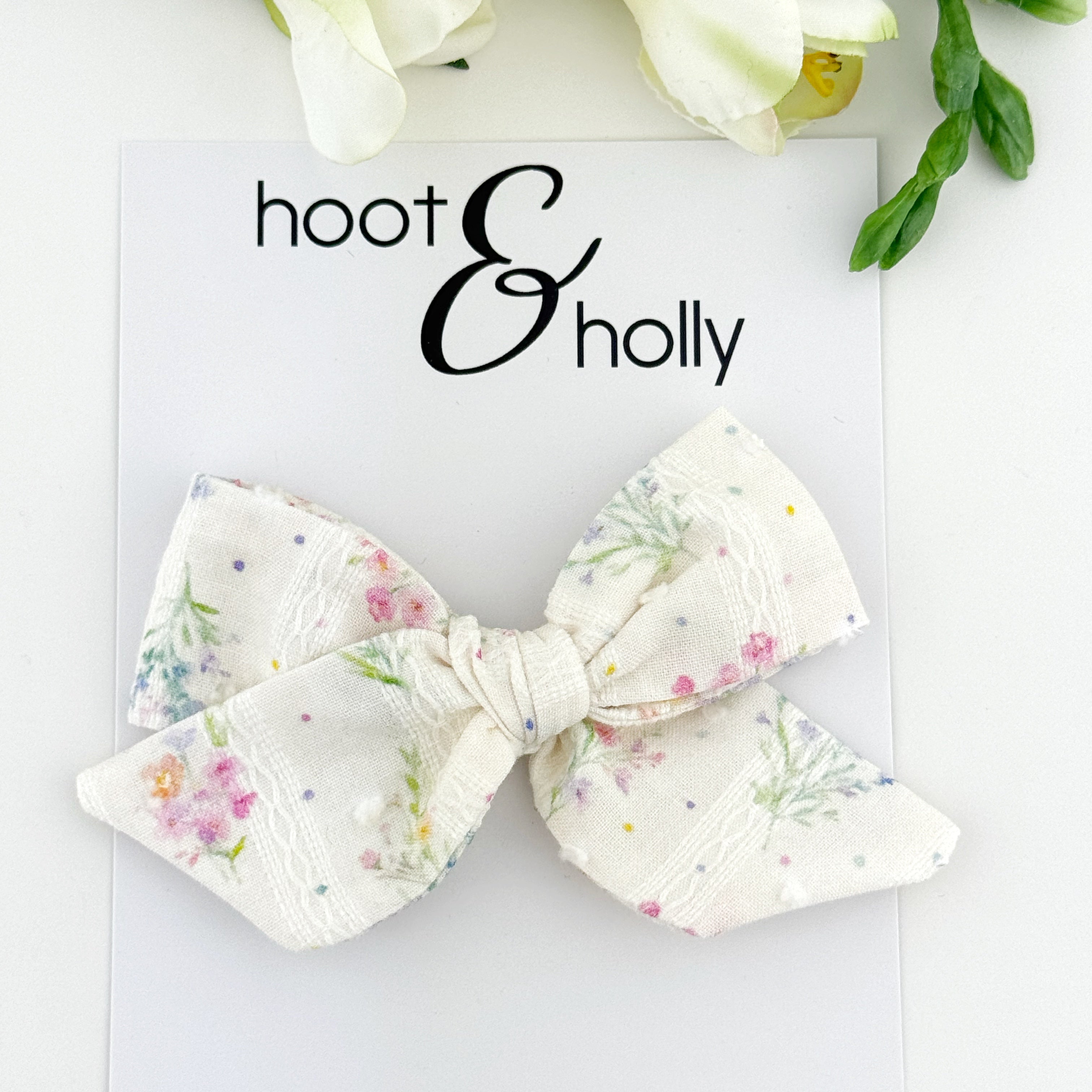 Floral hair bow for baby and girls. Spring hair bow.